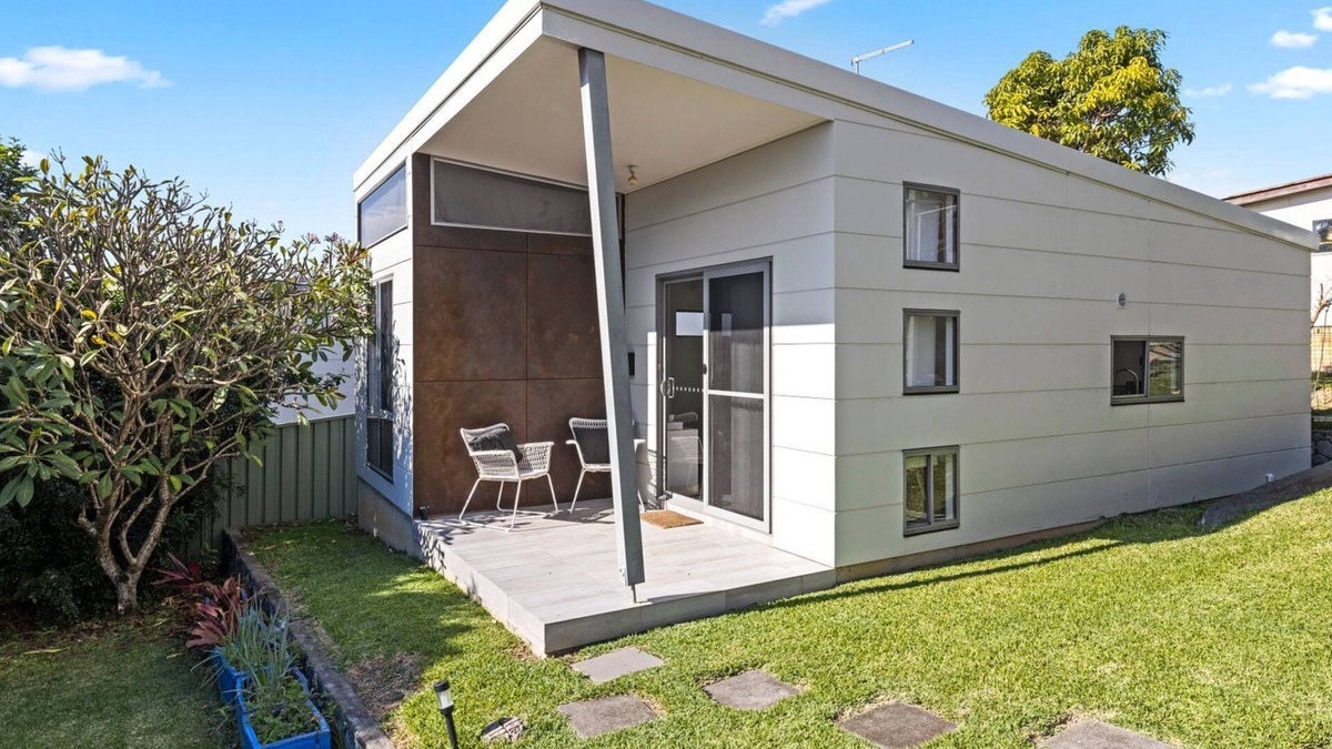 Woolgoolga House | Sandy Feet Retreat - guest house walking distance to everything!