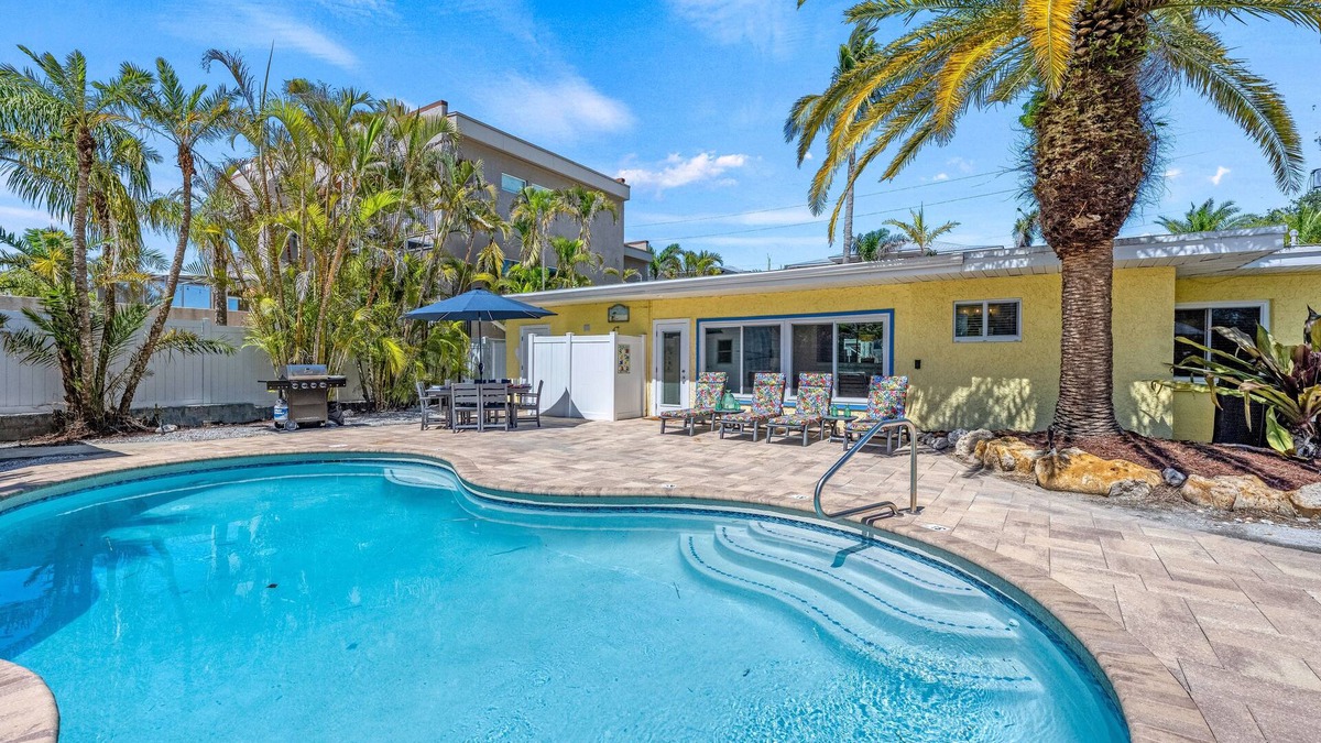 Siesta Key House | Sandy Rocks | Ultimate Bundle: 2 Private Pet Friendly Homes, 2 Private Heated Pools, Walk to Beach!