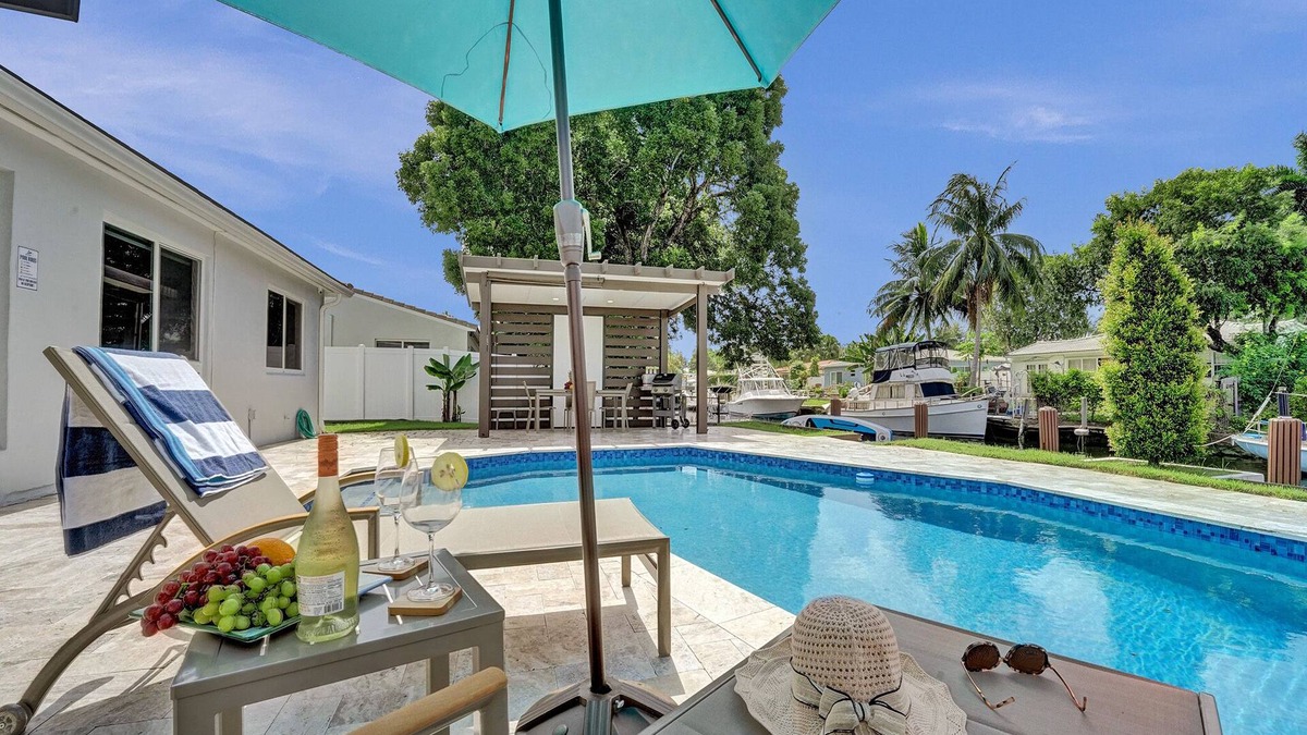 Citrus Isles House | Sandy"s Sunshine Oasis Beach Pool Boat Doc Pets Cruise Hardrock Airport