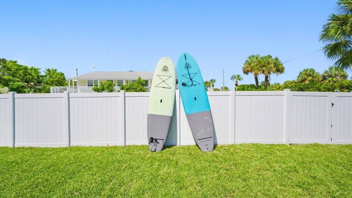 Indian Rocks Beach House | Sandy & Salty- Sleeps 16 - 2 beach homes connected by yards!