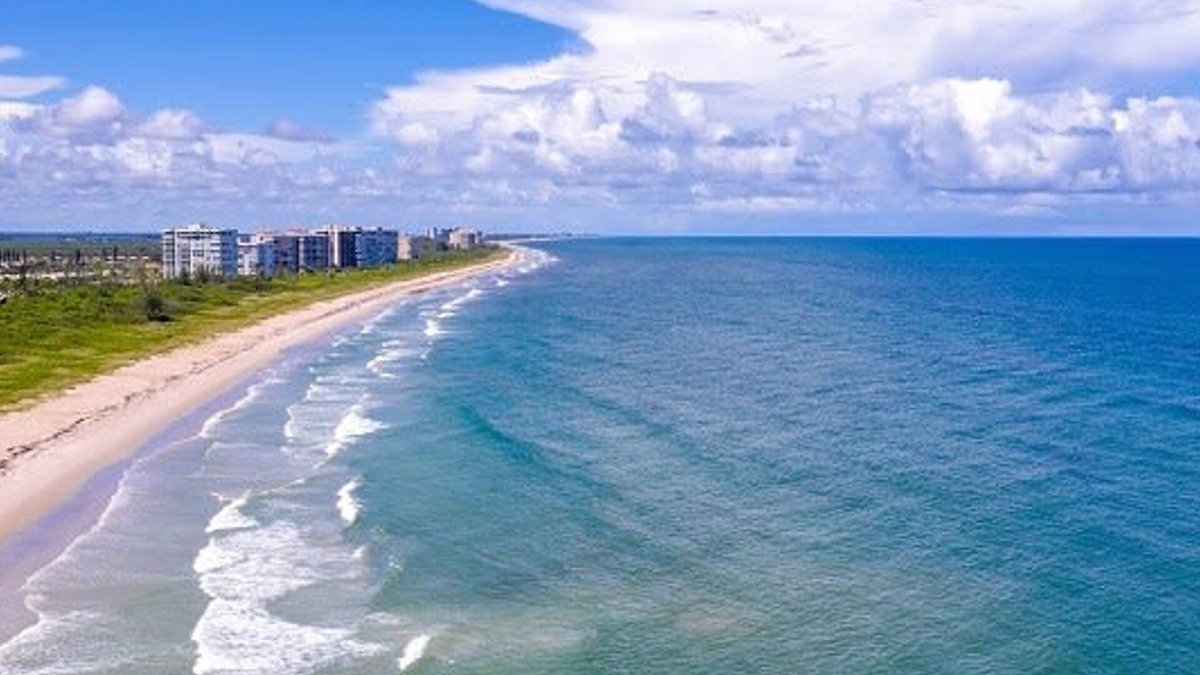 Fort Pierce Shores House | Sandy Shores 2BR Beach Getaway and Surf Spot