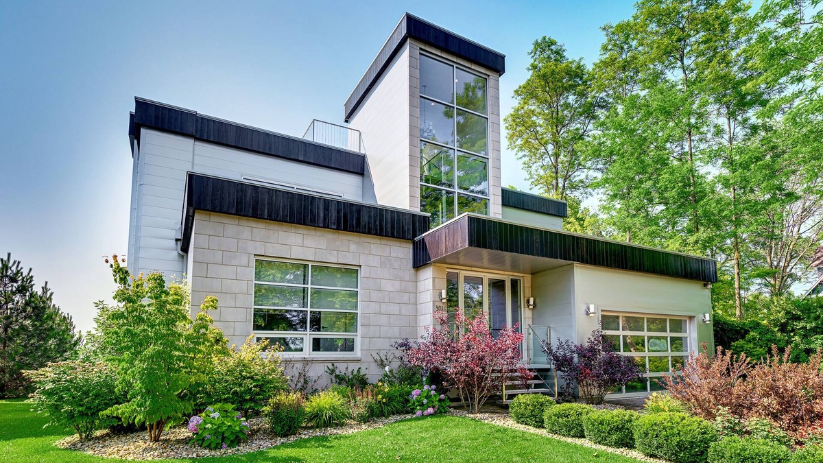 Riverside Villa | Sandy Shores: Stunning Modern Beach House with Sunset views over Lake Michigan