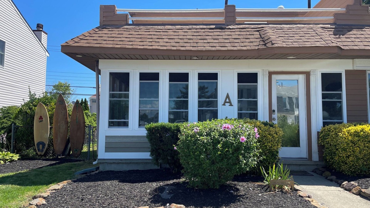 Southend House | Sandy toes Coastal Getaway-walk to the beach!n#beach#surf#barrierisland