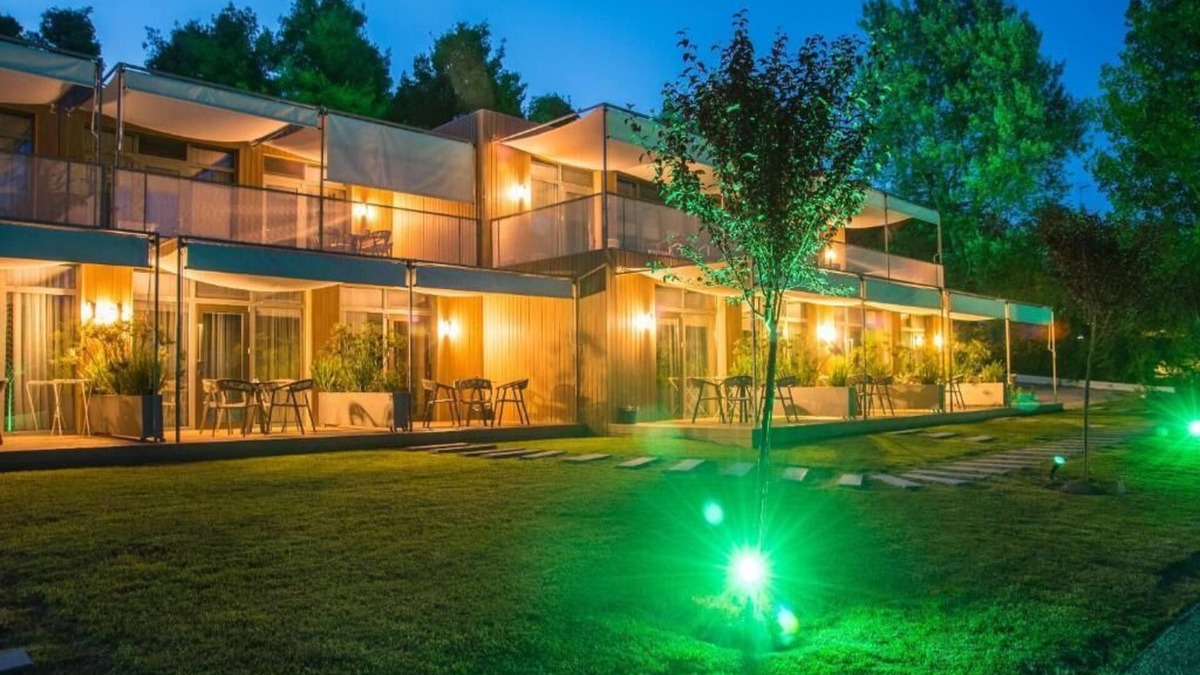 Kassandra House | Sani More & Sani Woods
