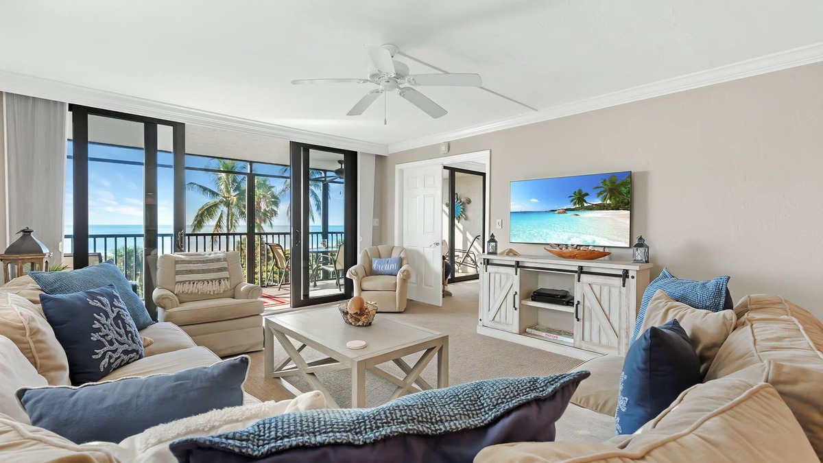 Beachview Country Club Estates Condo | Sanibel Beachfront Full Gulf View Condo! 3BR, 2 Bath! Heated Pool, 2 Pickleball!