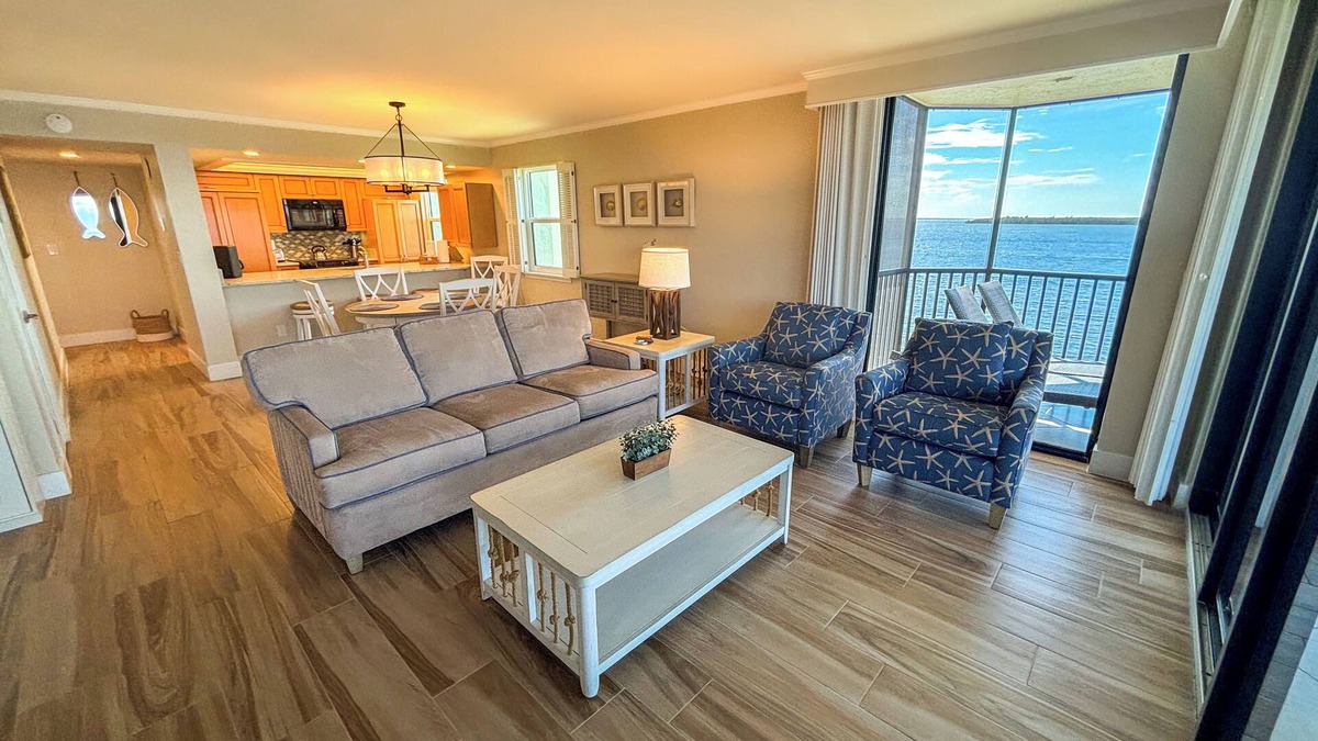 Punta Rassa Condo | Sanibel Harbour Resort Harbour Tower 317: Beautiful waterfront corner balcony
