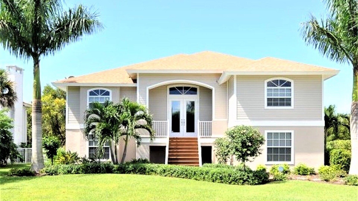 Beachview Country Club Estates House | Sanibel tranquility - 4 bedroom, 3 bathroom, heated pool, minutes walk to beach