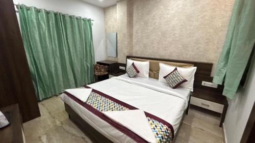 Varanasi Nagar Nigam Hotel | SANIDHYAM by HOTEL SAHU Near Kashi Vishwanath Temple Gate