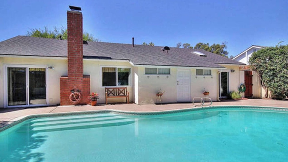 Goleta House | Santa Barbara Large 4BR 2BA,Pool,HotTub, Beaches, Sleep 11+,Dogs OK, Best Value!