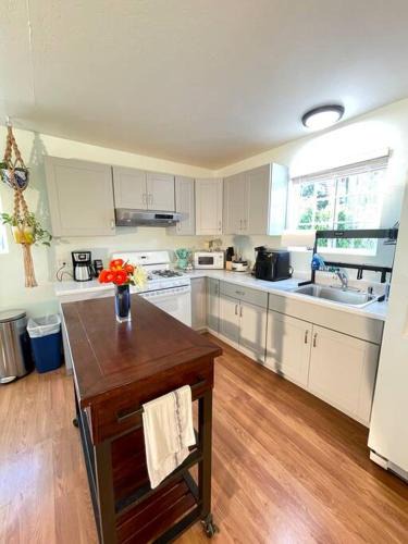 Santa Barbara Apartment | Santa Barbara Serenity Large 1-bedroom Guest Apt.