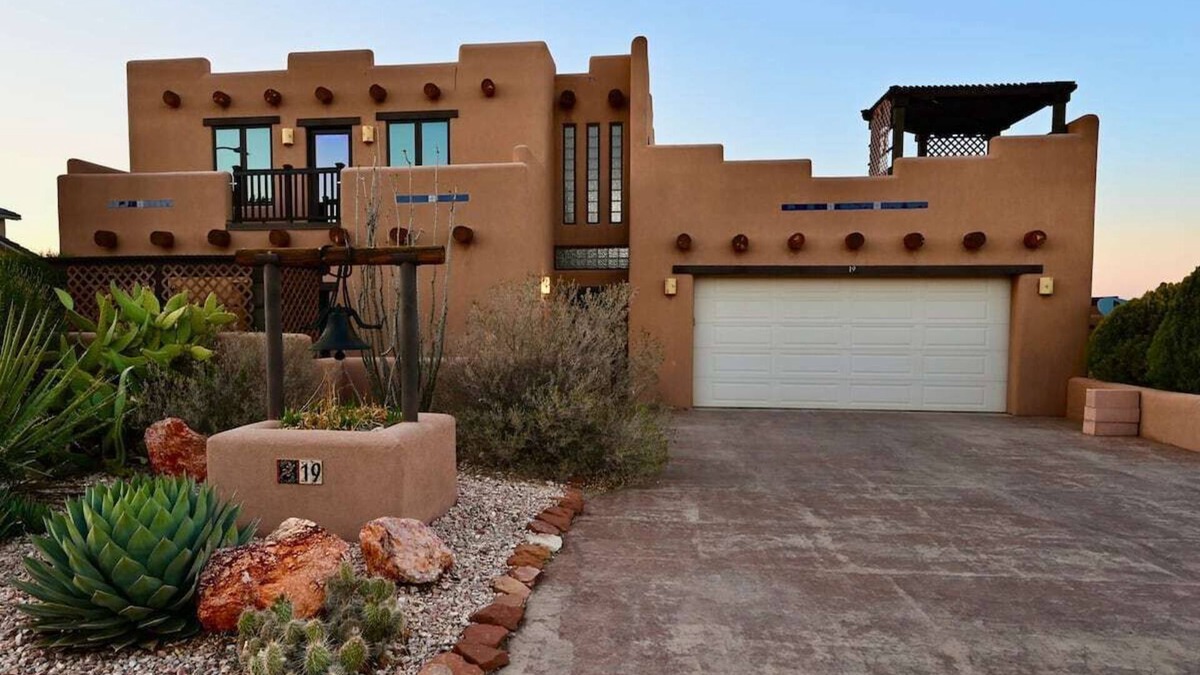 Page House | Santa Fe Style Custom Home - Hot Tub, Gorgeous View at Desert Edge!