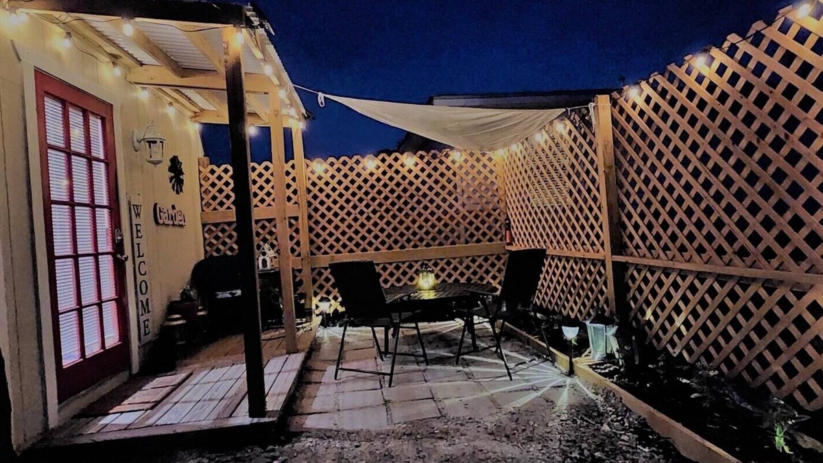 Arcadia Apartment | Santa's Cottage, stay where the big man stays when he vacations in Florida.