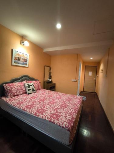 San Chao Pho Suea House | Santo house Bangkok