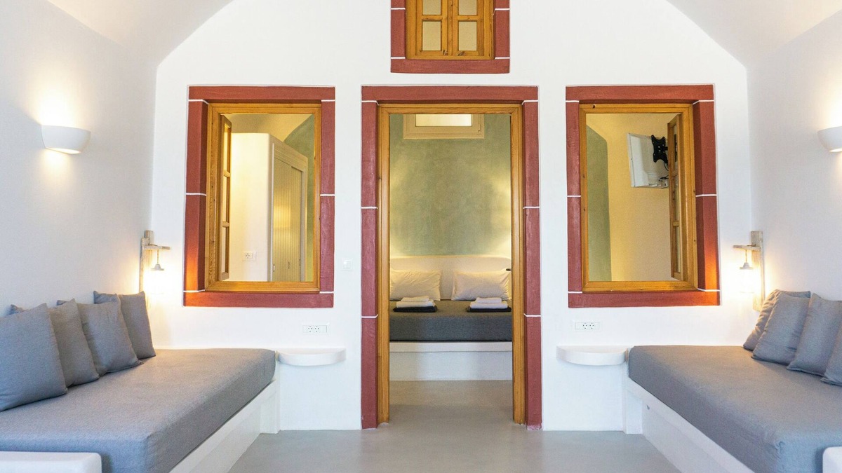 Exo Gialos Villa | Santorini Superior Cave House (1)