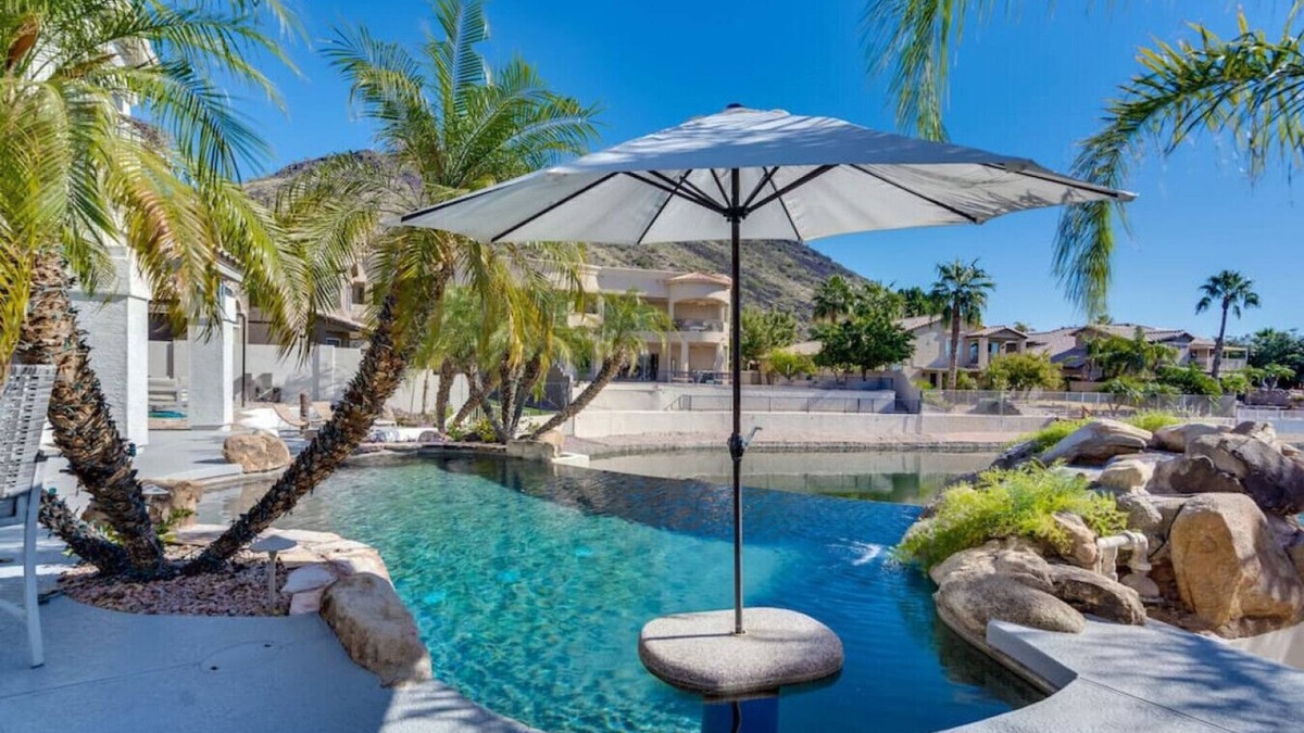 Arrowhead Lakes Apartment | Santorini-Waterfront Wishes-With heated pool boat, hot-tub, private dock