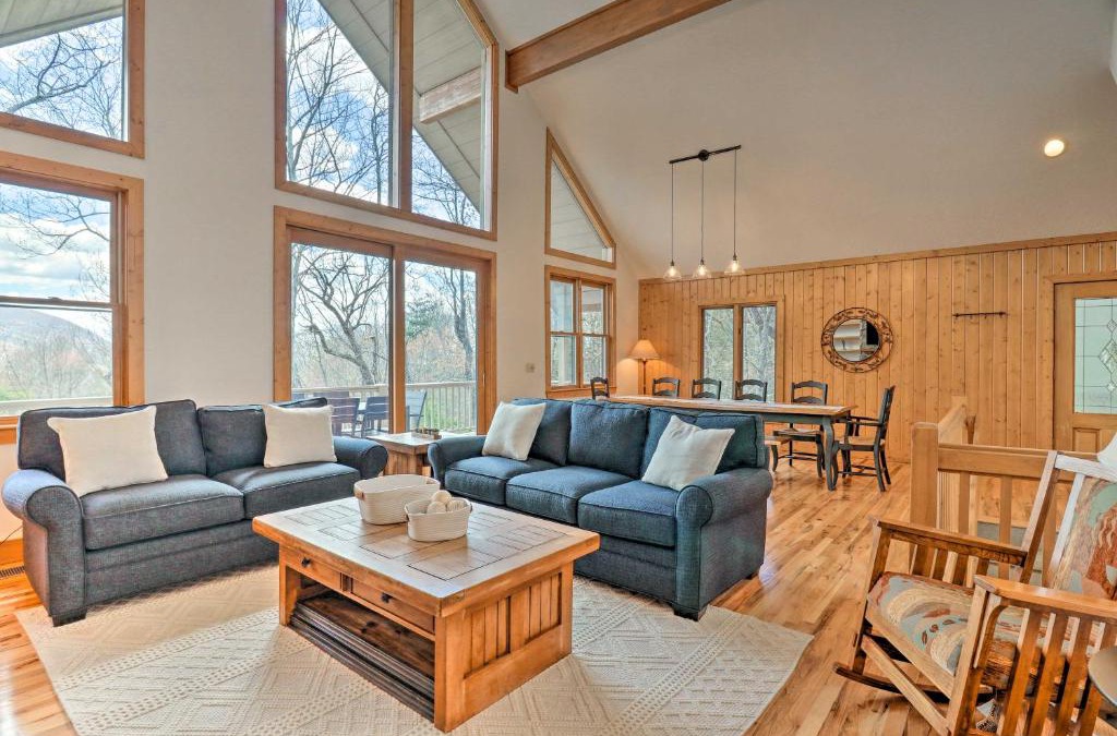 Sapphire House | Sapphire Retreat with 2 Decks, Views and Resort Access
