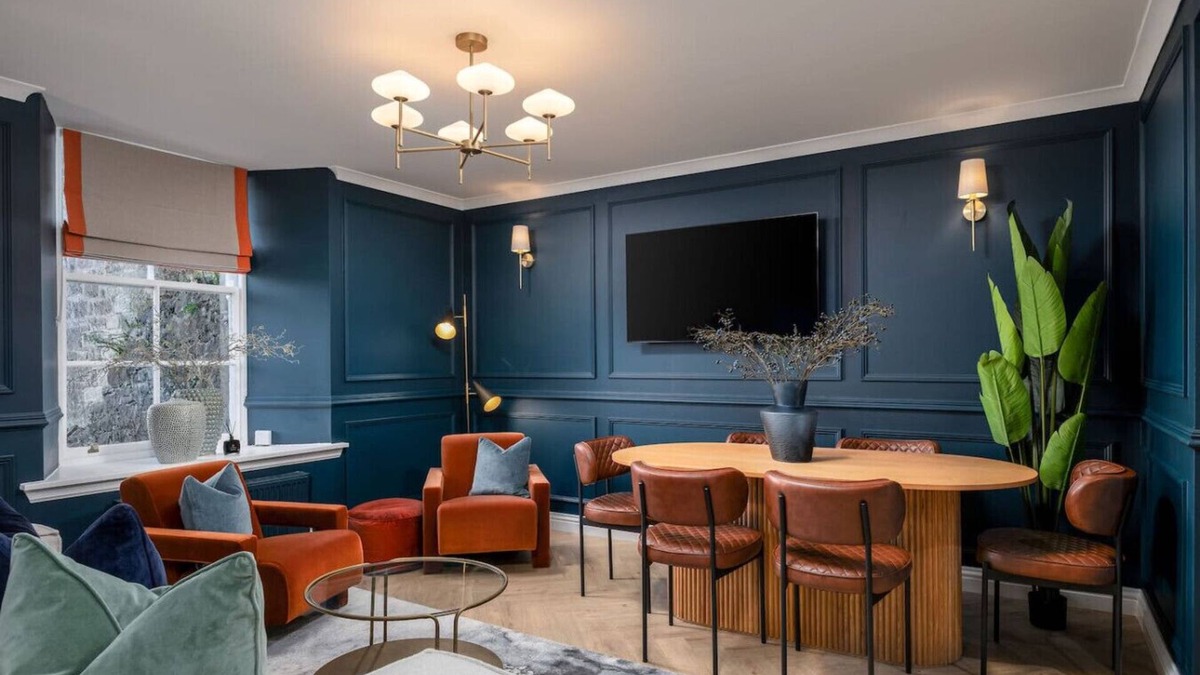 Dalavich Apartment | Sapphire Suite The Stirling Residence