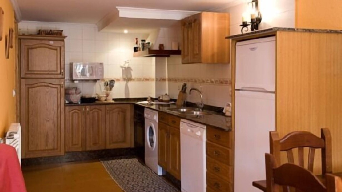 Serantes Cottage | SARA rural apartment (full rental) Pumarega for 6 people