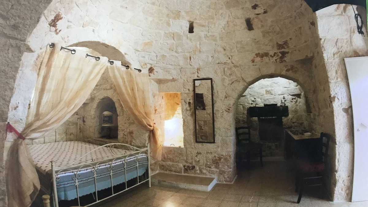 Carovigno House | Saracen trullo villa