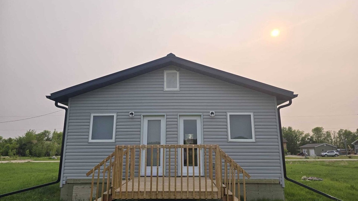 Manitoba Cottage | Sarah Cottage - 232 Cottage Road, Steeprock, Manitoba