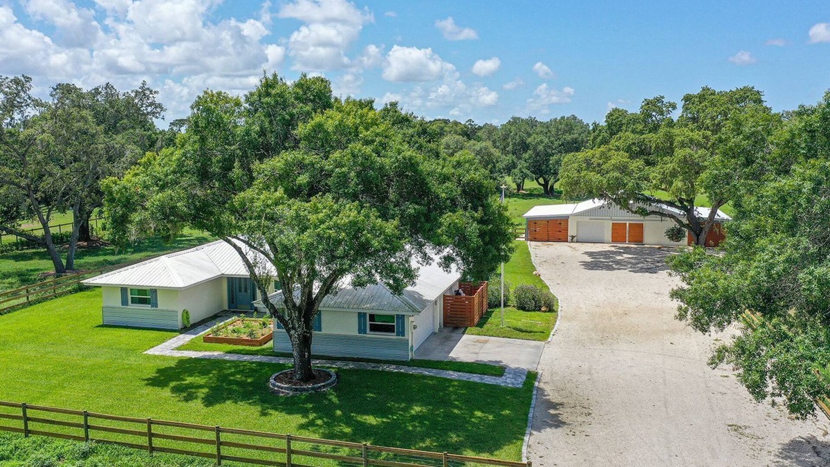 Braden River House | Sarasota, FL/Ranch Setting/Siesta Key Beach/City - County of Sarasota