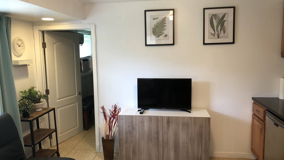 Sarasota Springs Apartment | Sarasota Great Location and Best Price!