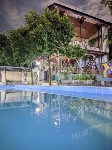 Lingsar House | Sarasutha hotel and pool