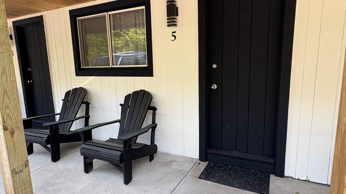 Saratoga Springs Apartment | Saratoga Garden Motel - Room 5