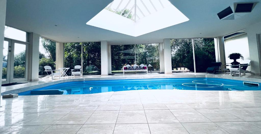 Traralgon House | Sarovar Holidays