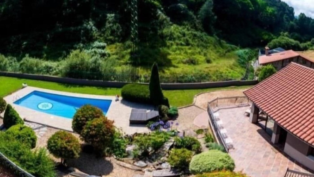 Bermeo Villa | Sarren Villa Pool by Urdaibai Rentals