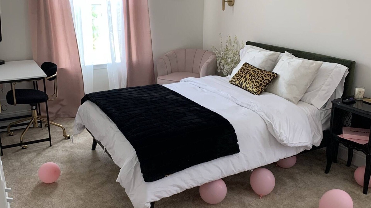 Durham House | SATURDAY STAYS-Ashley