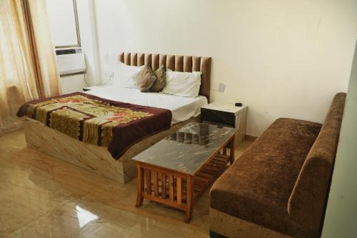 Jaunpur House | Satyam Guest House