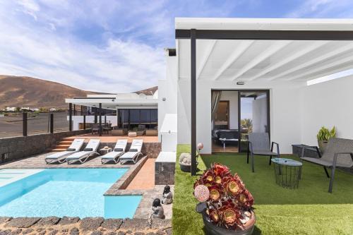 Macher Villa | Saudade