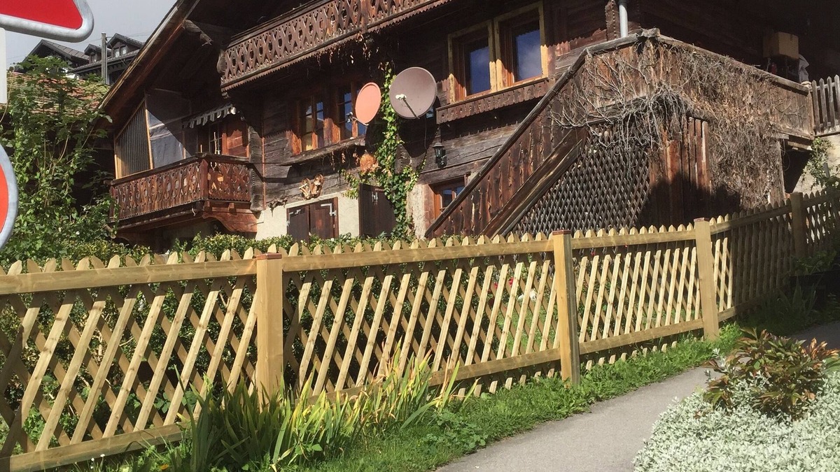 Les Posses-sur-Bex House | SAUNA AND COSY OLD WOODEN SWISS MOUNTAIN CHALET IN GRYON AND GARDEN