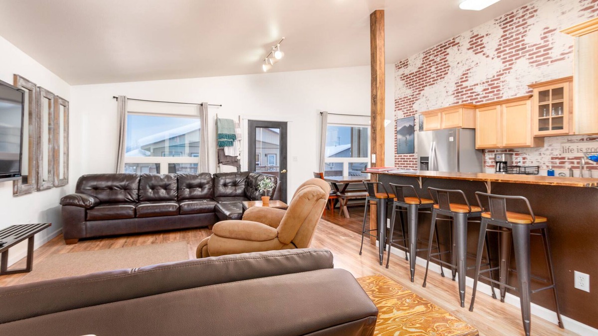 Valdez House | Sauna - Heated Garage - Great Location - Mountain Views - Quiet Neighborhood