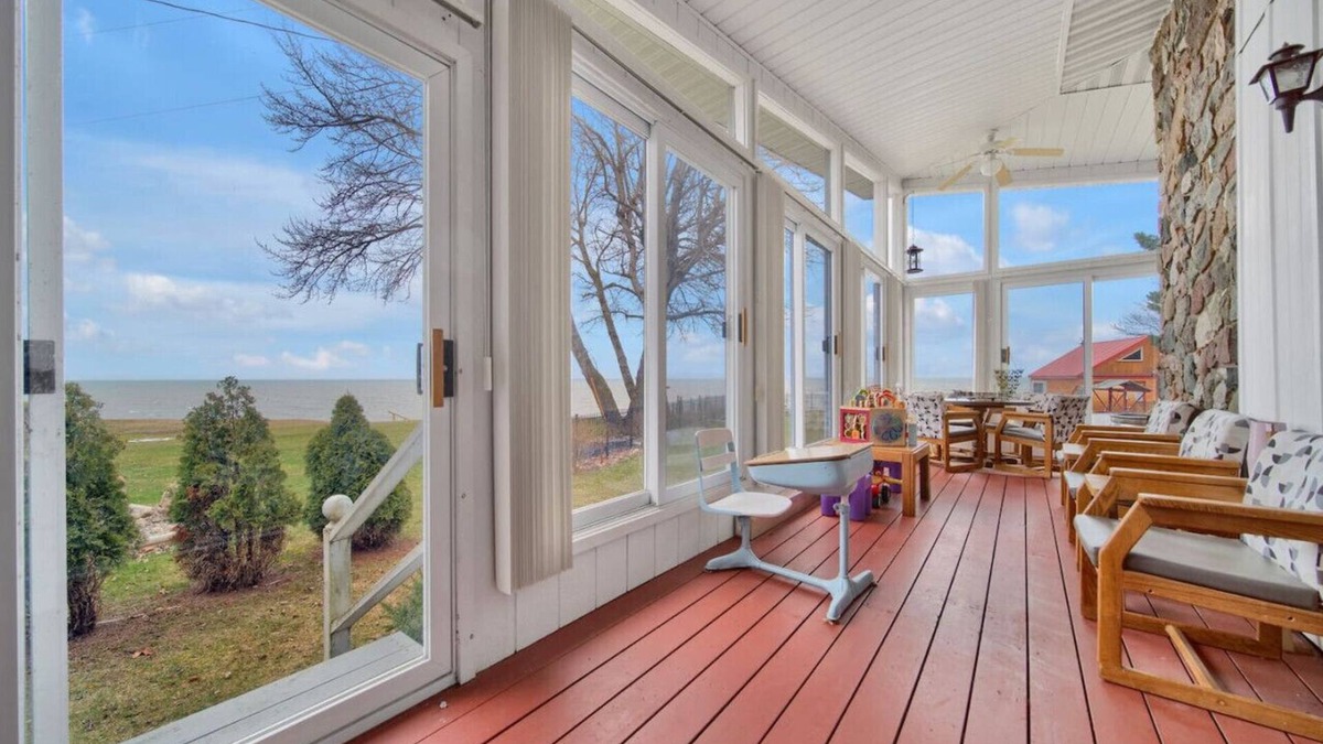 Richmondville House | Sauna & Sun: Grandview Beachfront Haven!
