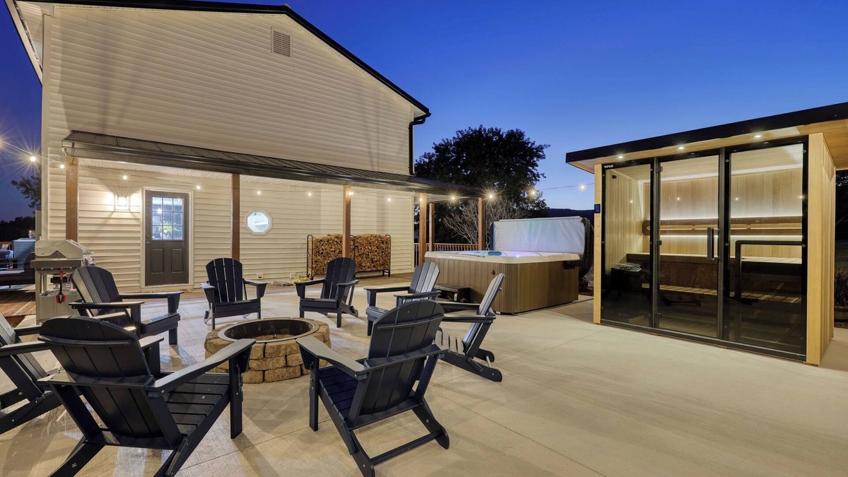 Toms Brook Other | Sauna, theatre, game room, gym, EV charger hot tub, firepit ,baby accommodations