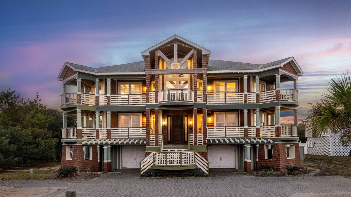Kitty Hawk House | Savannah Dawn: Pool, Hot Tub, Elevator, Theater