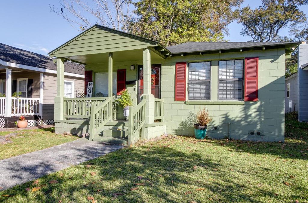 Midtown House | Savannah Home with Yard about 3 Mi to Downtown!