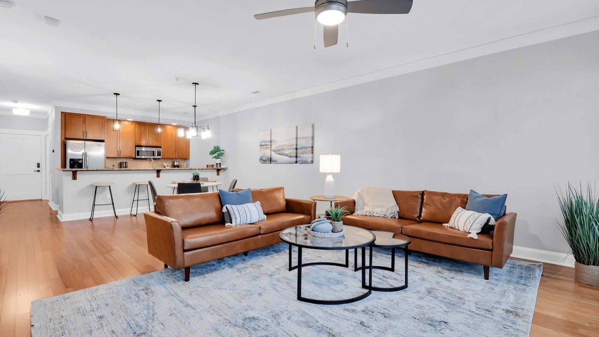 Old West Broad Neighborhood Condo | Savannah Residences|Private Parking|4BR/4BA