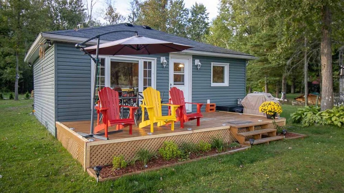 Quinte West Cottage | Savi By The River - Cozy & Affordable 1Br Cottage plus Bunkie w/Watercraft, Deck, Firepit