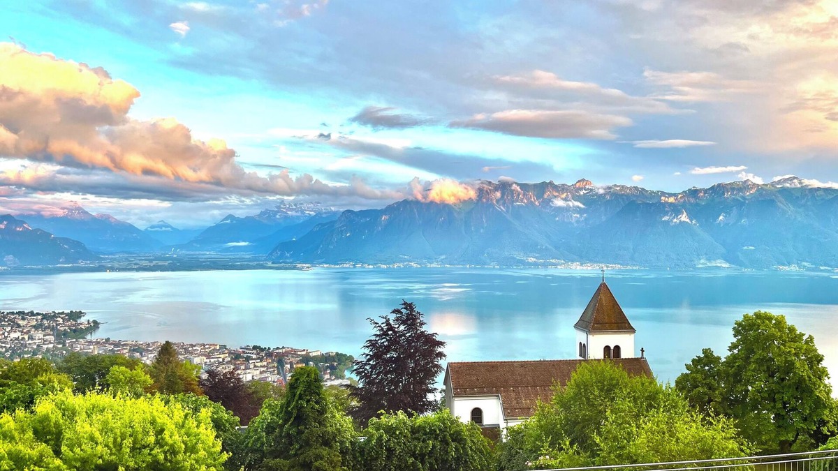Chardonne House | Savor one of the most iconic views in the world and the Lake Geneva region!