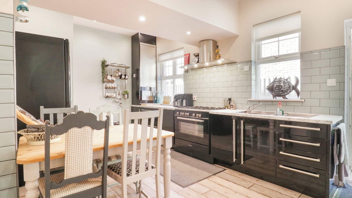 Felixstowe Cottage | SAXON LODGE COTTAGE, family friendly in Felixstowe, Suffolk