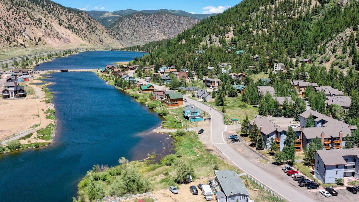 Georgetown Condo | Saxon Mountain Condo sleeps 8: steps to Georgetown Lake and fishing:pet friendly