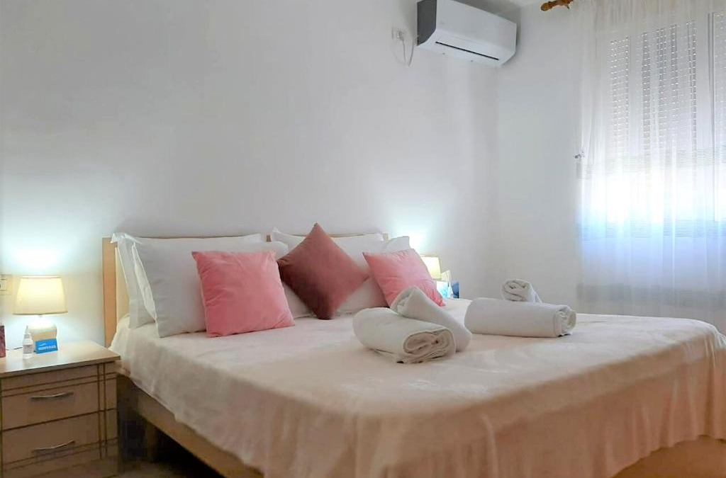 Mbrostar-Urë House | Sazani's Place