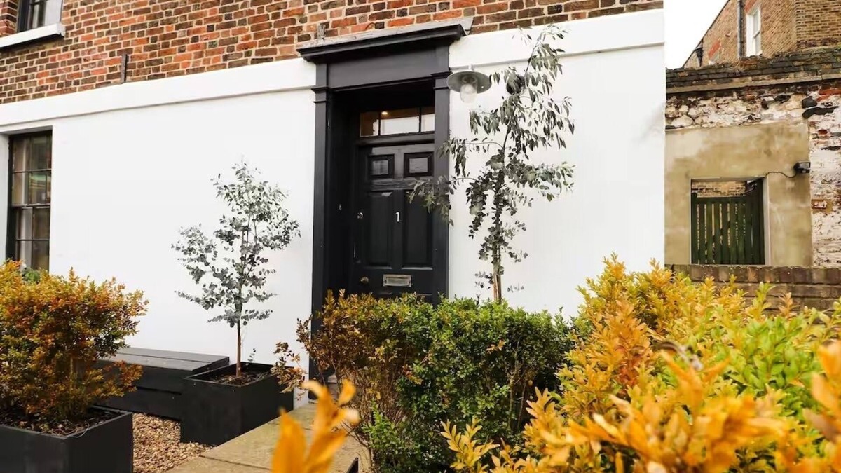 Margate Old Town Cottage | Scandi Cottage in the Old Town w/Private Parking, Garden & Log Burner