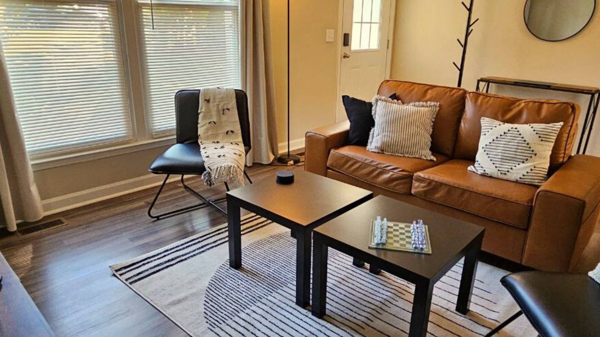 Greensboro House | Scandinavian Lake House 3-bedroom/2-bath