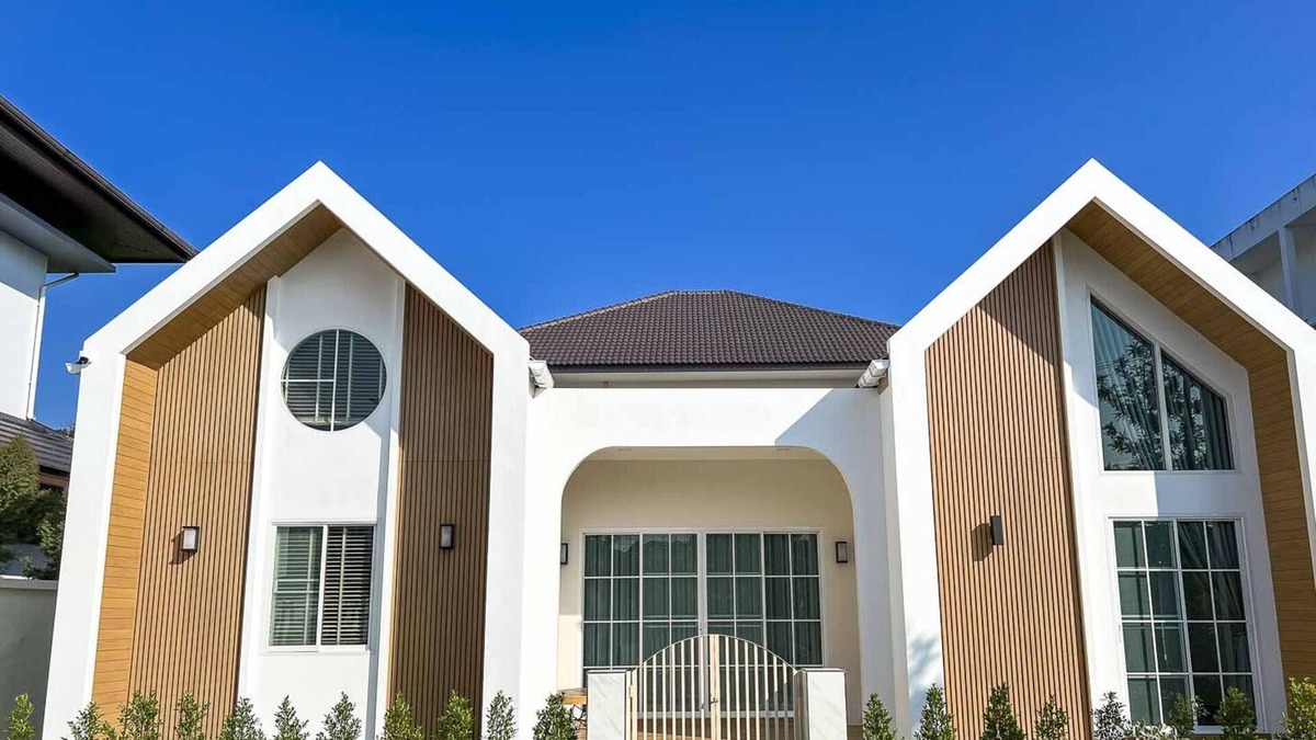 Hai Ya House | Scandinavian Minimal Home w/Garden. Outside Dining and Chickens