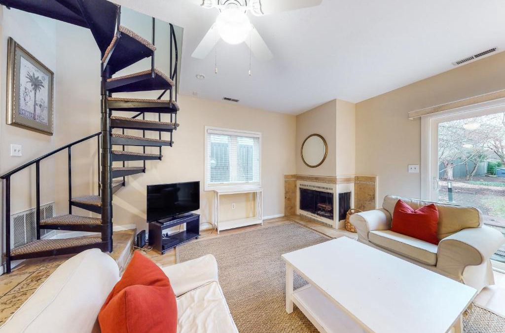 Country Club Estates House | Scarborough Village - 245 Country Club Dr, Unit #608