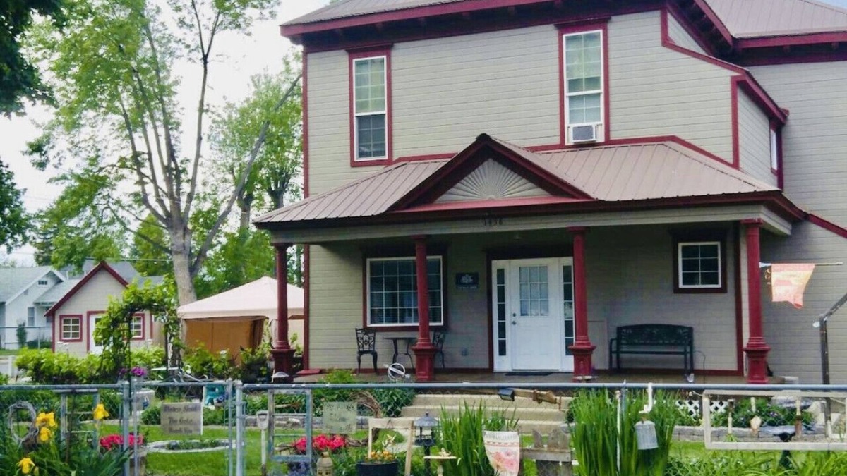 Baker City Apartment | Scarlet Begonia - Great For Families!